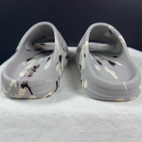 Adidas Yeezy Slides ‘MX Granite’ – Size 11 Men’s - Picture 10 of 12